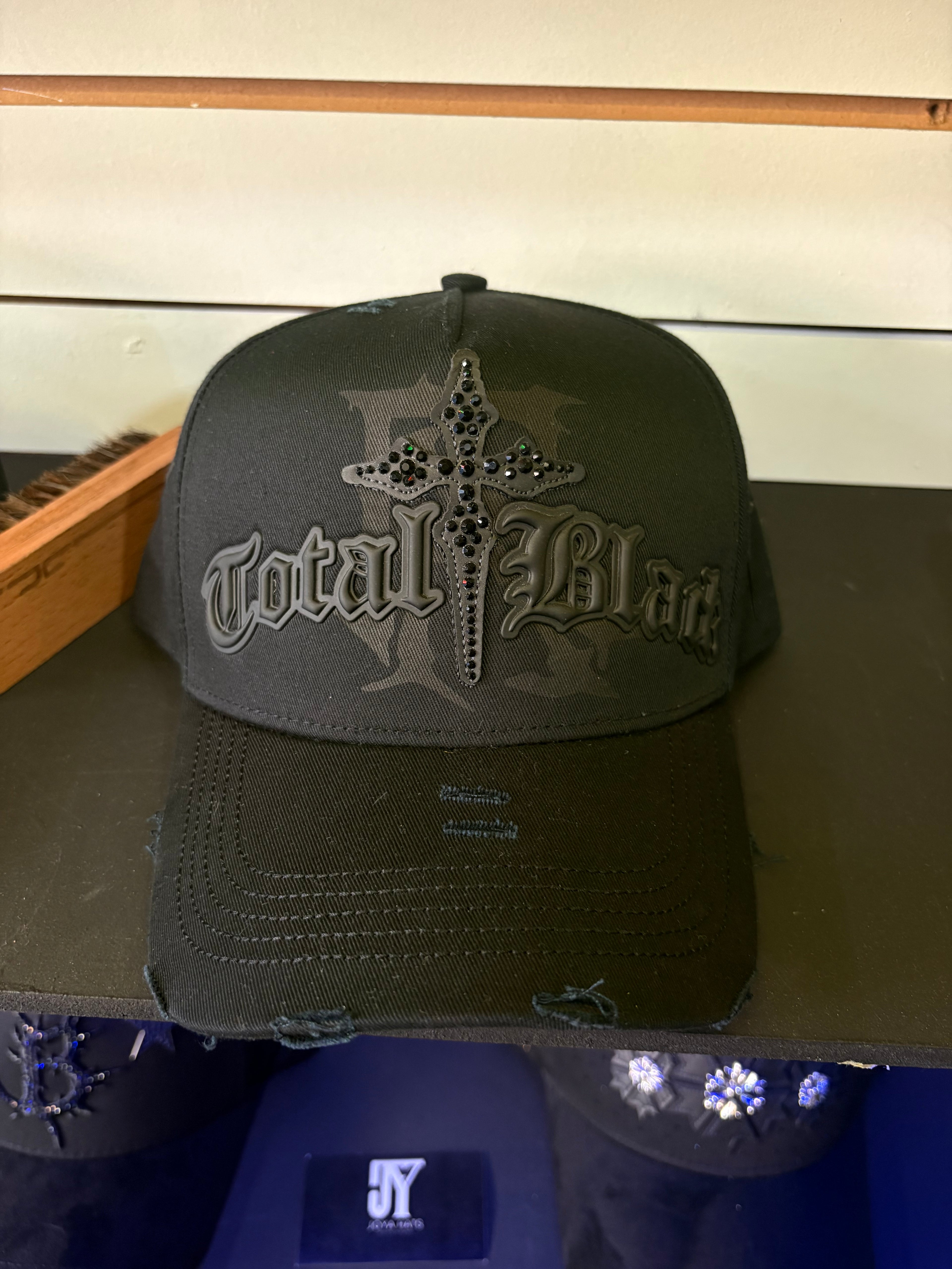 Rude x Tombochio “total black”