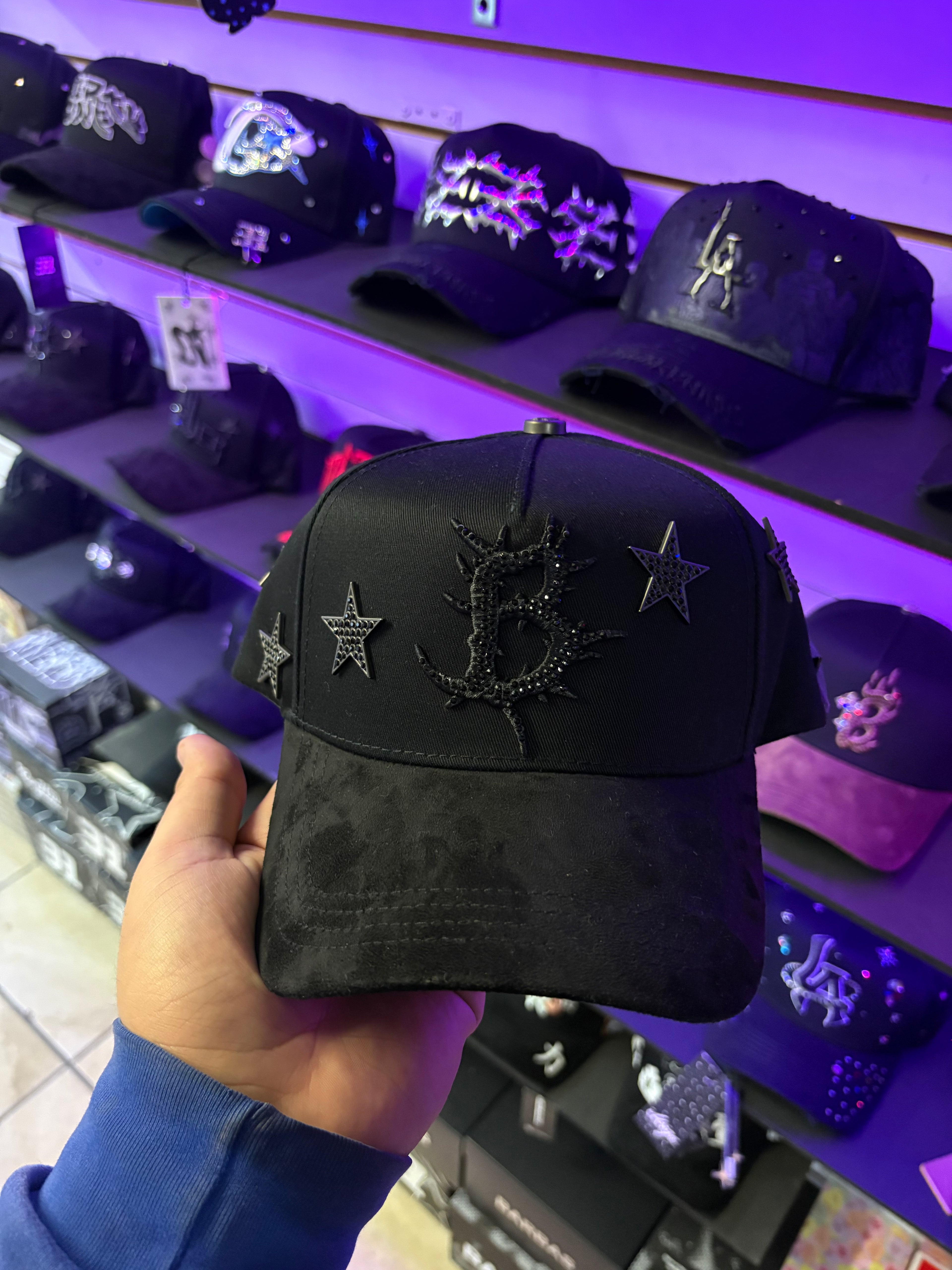 Barbas hats “dark nebula”